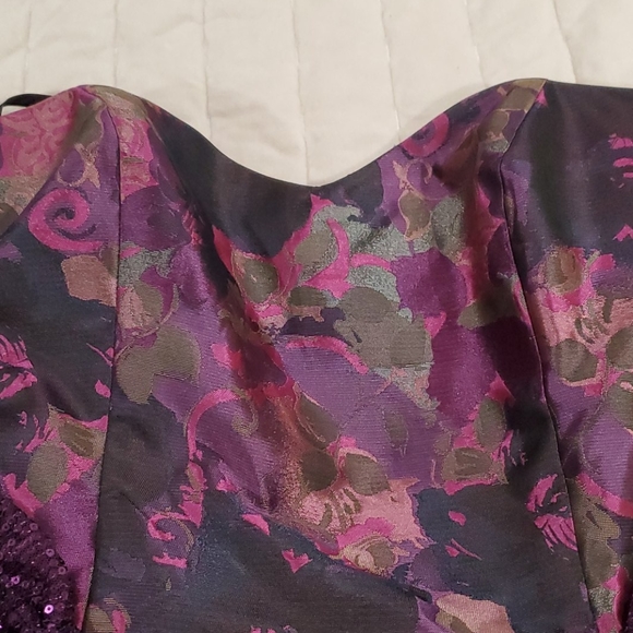 Dress - Picture 3 of 8